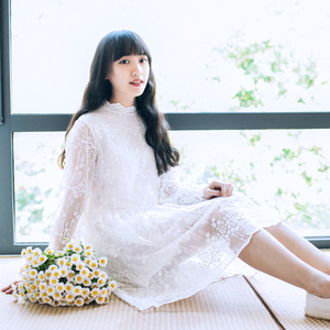 小清新白色蕾丝连衣裙