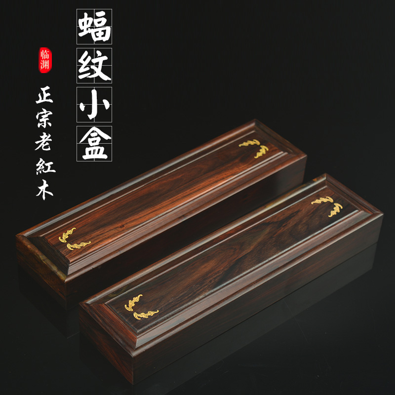 新浪美股讯 北京时间15日彭博社报道,中国数以百万计的空中飞人可能很快就能梦想成真了:当局正在考虑解除对在空中使用手机的限制,为更广泛的机上联网铺平道路;目前仅有发达市场实现了这一点。 中国民用航空局飞行标准司运输处处长朱涛接受采访称,对限制机上使用电子设备规定的修订,已经在走立法程序,相关规范将在今年年底或2017年初时公布。三年前,美国和欧洲的监管机构就已修订了安全标准。 如果获得批准,那么乘客将能够在巡航高度用智能手机上网、使用微信等应用程序以及进行网络购物。 中国是世界第二大航空旅行市场,对于