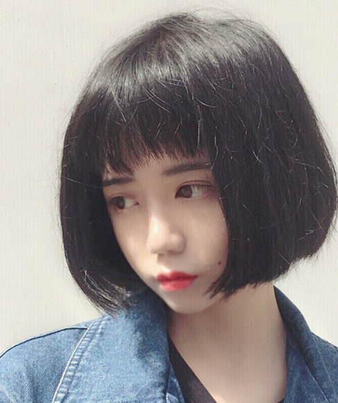 短发女孩