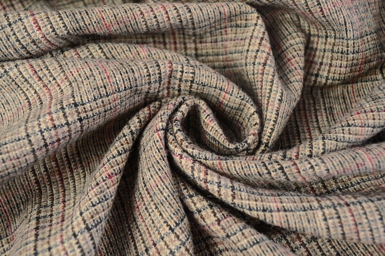 衣]羊毛大衣面料知识评测 羊毛面料的优缺点图