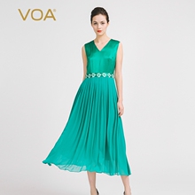 VOA 宝石绿缎面真丝撞料乔其V领无袖高腰贴布绣花工字褶连衣裙图片