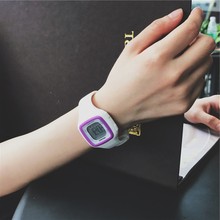 时尚手表女学生韩版简约青少年男表女表智能电子表情侣表夜光可爱
