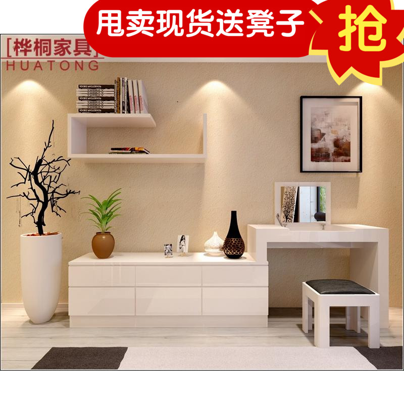 7月29日,在北京举行的海南综合招商活动中,一批知名大企业与海口签约。消息传来,千里之外的椰城人心振奋63个项目,协议投资577.3亿元,项目个个都为城市强基补短。 大项目、大企业纷纷选择海口,看重的究竟是什么? 海口有我们需要的独特自然禀赋,还有极具魅力的人文资源。北京中和星空文化传媒有限公司总经理李说,海口作为知名的滨海旅游城市,城市景观之美被世界认同,每条街巷里都写满了故事,焕发着生机。 但最终打动我们把核心团队从首都移师海口的,还是这里干事创业的氛围。李举例,注册公司在其他地