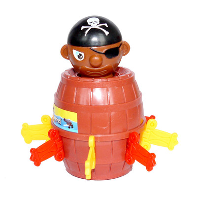 整蛊海盗桶游戏木桶叔叔小心恶犬咬手指鳄鱼整