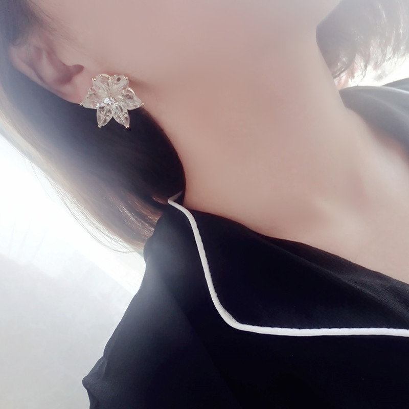YINGYING 韩国东大门直入 透明雪莲花造型通透款花朵耳钉耳饰女