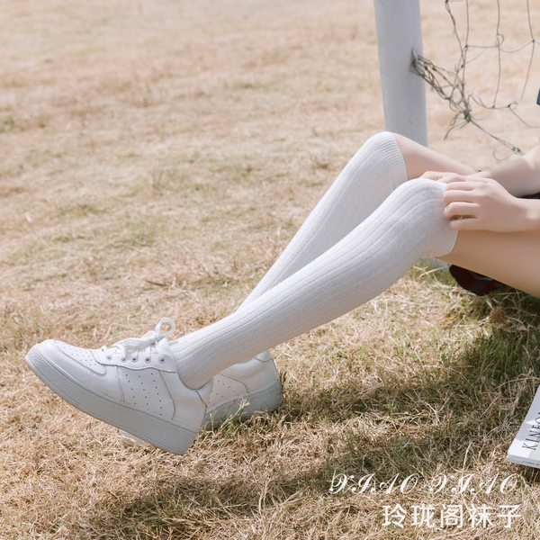 如何搭配日系小腿袜子女生长高筒及膝袜运动棒