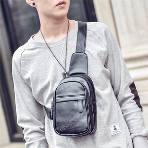 青年软皮小胸包