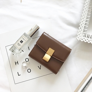 时尚牛皮搭扣小钱包 