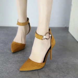 浅口尖头一字扣高跟鞋