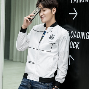 青年帅气修身夹克