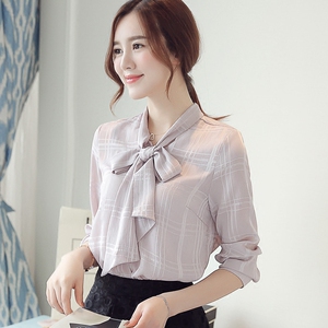 甜美蝴蝶结系带V领衬衫