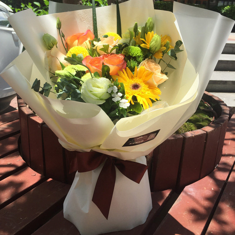 韩式精致花束苏醒玫瑰搭配可爱乒乓菊单面花束深圳同城鲜花速递