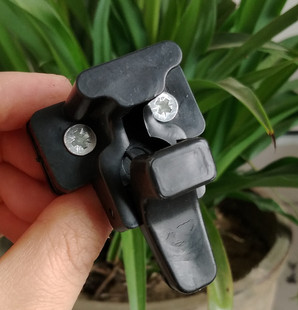 汽车东风小康k07k17k05307通用玻璃扣中窗扣车窗卡扣玻璃锁扣电动