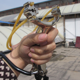 金属合金不锈钢弹弓红外线精准户外竞技重型弹弓送钢珠皮筋组包邮