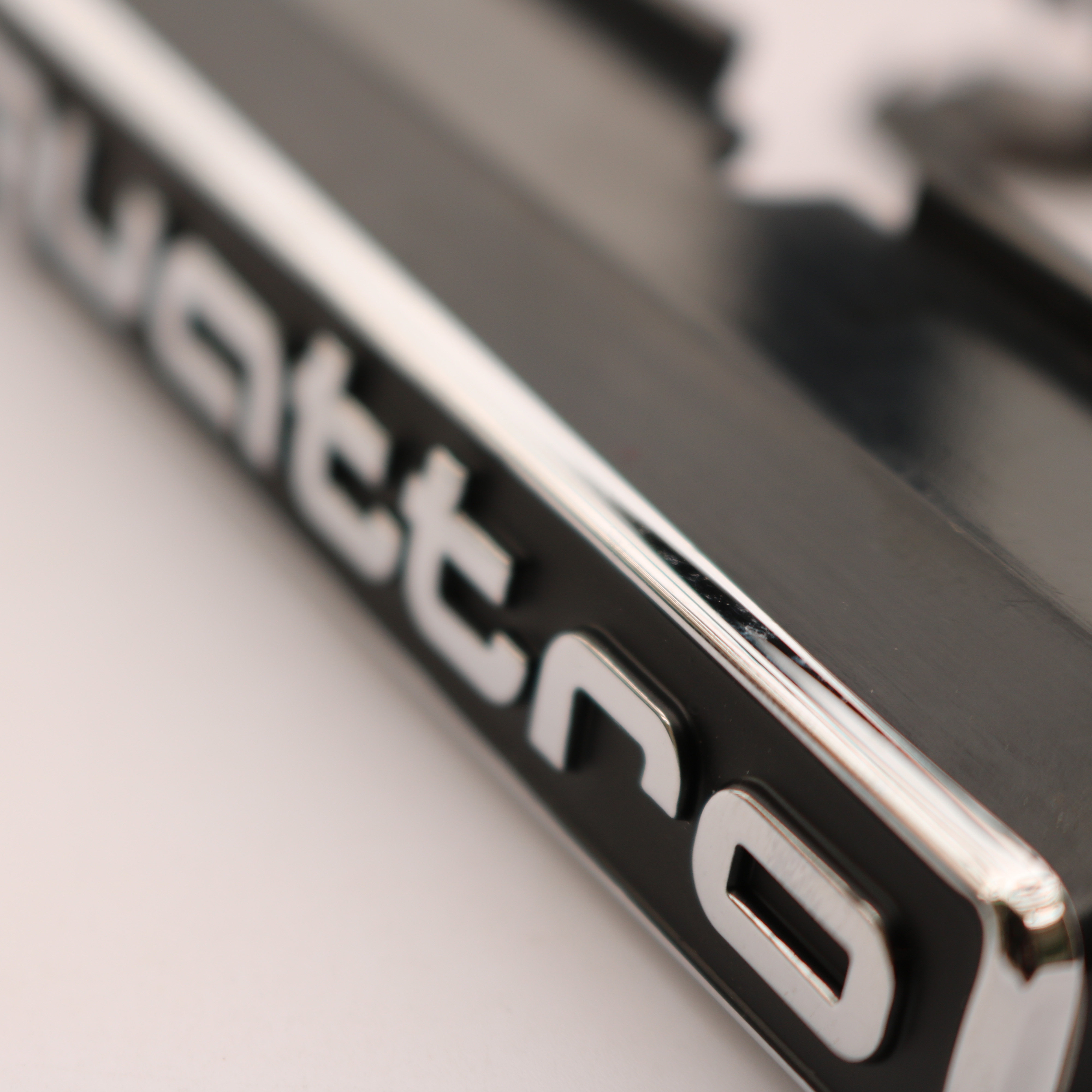 适用于奥迪a3 a4l a6l q3 q5四驱中网车标quattro改装后尾标车贴