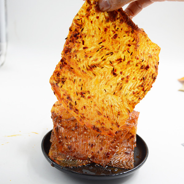 1袋包邮 80后怀旧零食辣片辣条东北特色小吃儿时大辣片豆皮230g