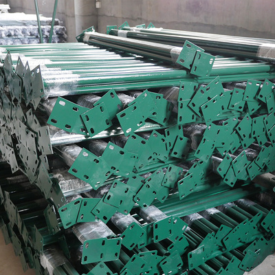 伊水特价荷兰网护栏网柱子网杆铁丝网专用柱子铁立柱杆子车间网柱