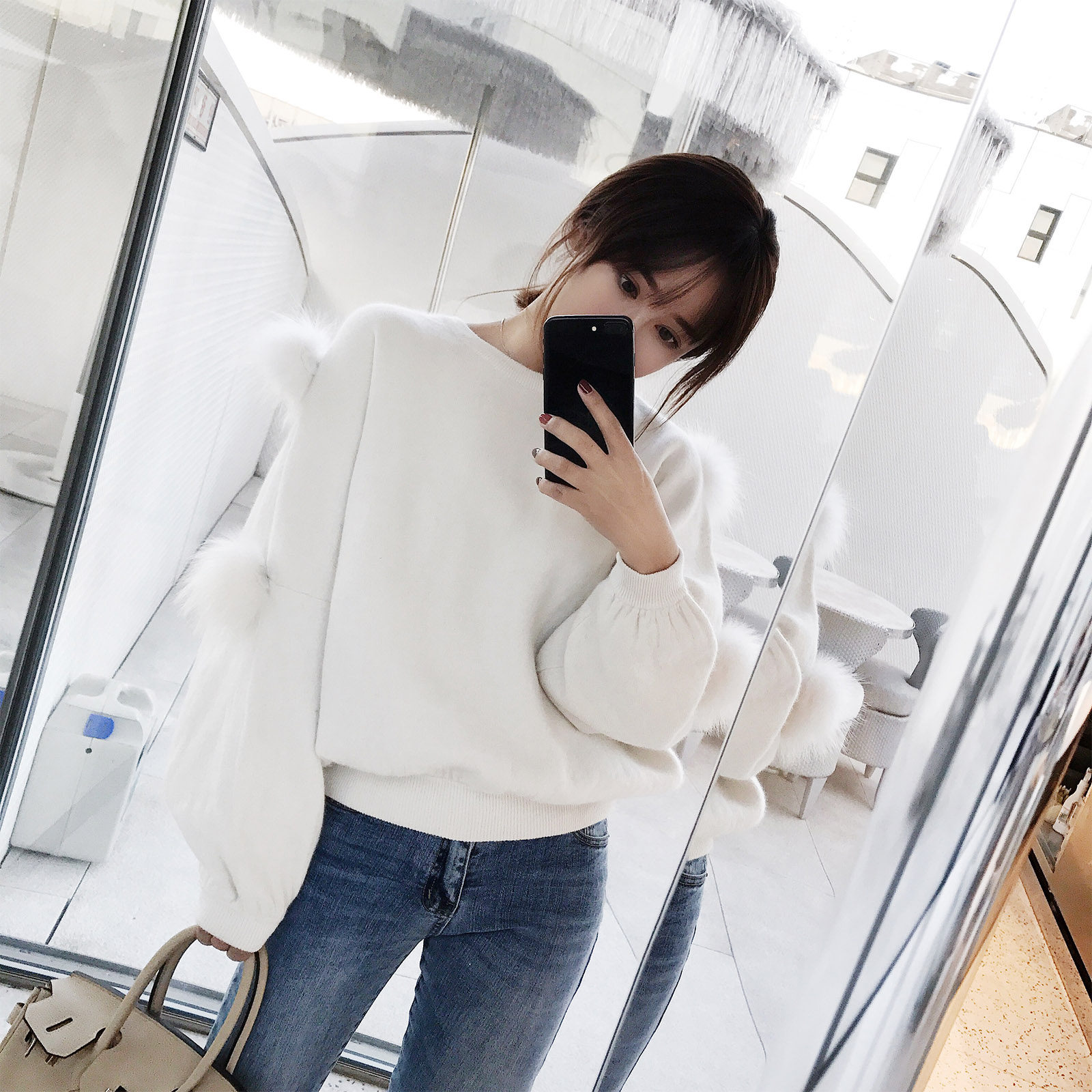 林珊珊韩版新款圆领白色毛衣女秋冬短款套头宽松打底灯笼袖针织衫