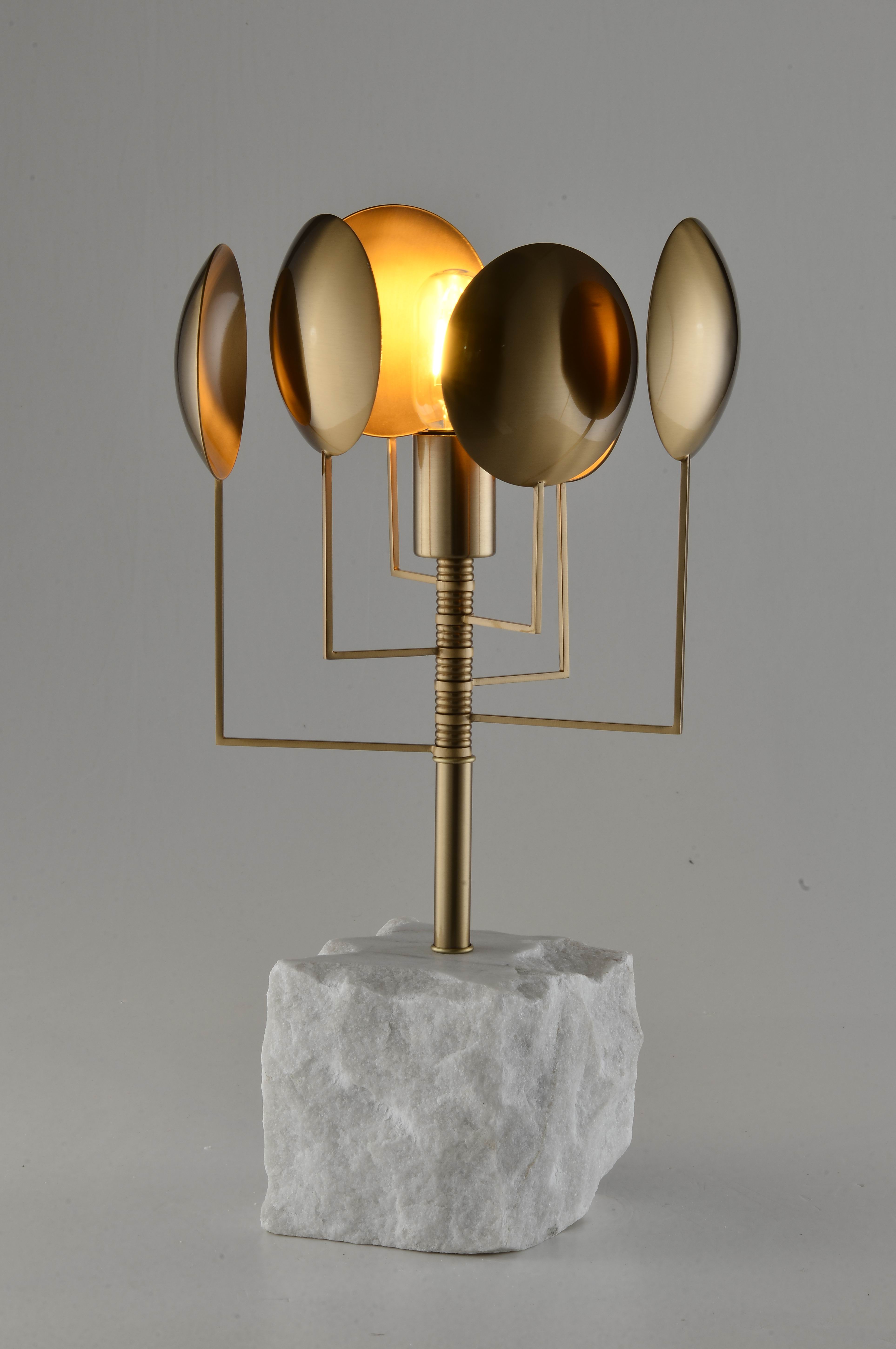 白色大理石底座金属电镀古铜色绽放台灯样板房设计师灯具灯饰