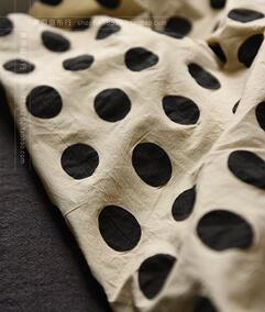 2017夏订单全棉数码印花盐缩工艺红底黑色波点连衣裙袍子服装面料