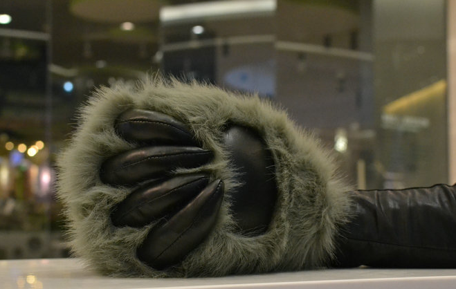 金刚爪子冬季韩版逼真防寒黑熊掌怪兽爪毛绒手套生日礼物儿童最爱