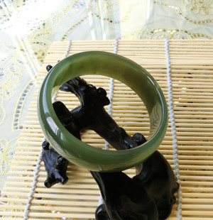 r3177精品天然青海昆仑青玉宽条手镯促销厂家直销御府
