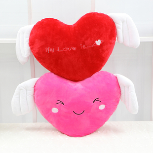 爱心抱枕心可爱创意天使翅膀形靠垫毛绒玩具情人节生日礼物