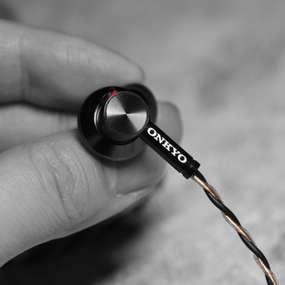 onkyo/安桥 e700m入耳式hifi带麦通用型线控耳机耳塞hi-res小金标