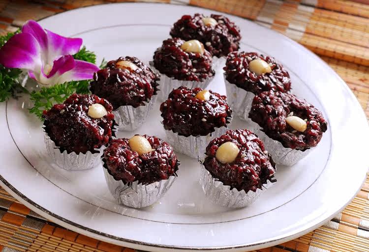 小孩酷爱美味早餐传统手工莲子黑米糕360g 速冻点心糯米糕点12粒