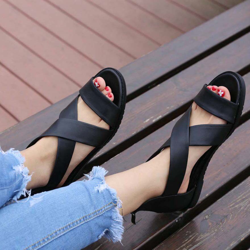 柏育兰 8613 大号女鞋 40 43码 夏季真皮中跟平底休闲女凉鞋 凉靴