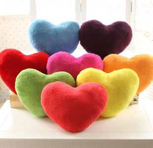 可爱心形抱枕坐垫靠枕午睡枕爱心枕头糖果色爱心抱枕心型靠垫礼品